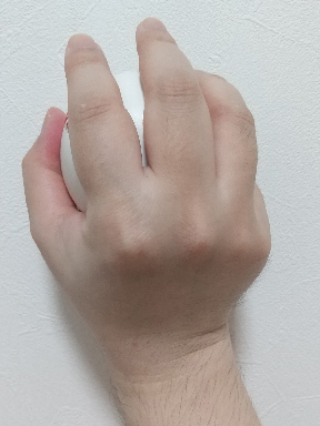 背面から見たチェンジアップの握り方