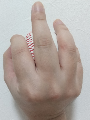 背面から見たサークルチェンジの握り方