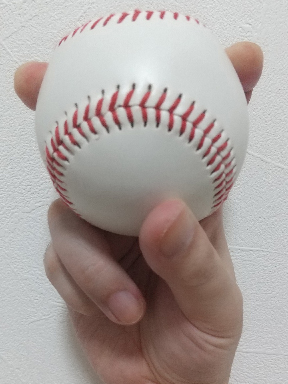 正面から見たフォークボールの握り方