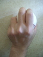 松井 裕樹のスライダーの握り方2