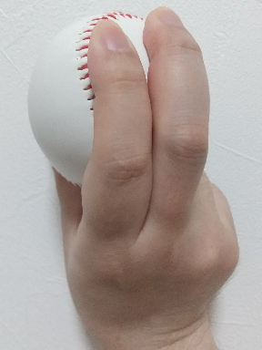 背面から見たシュートの握り方
